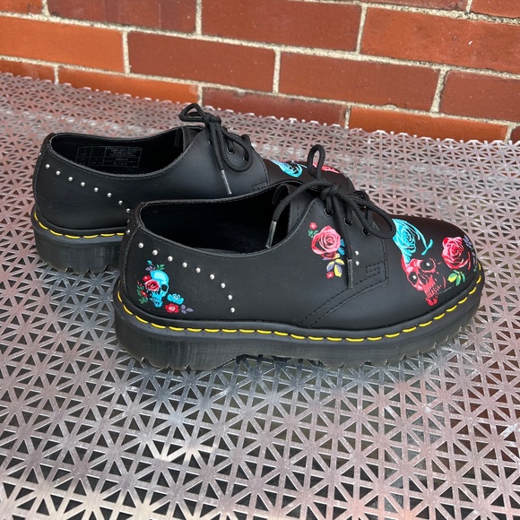 Doc Marten black  flowered lo tops, ladies size 9, Versatile Classic lace ups - Picture 5 of 12